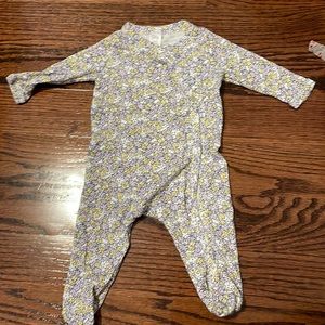 ⭐️SALE 3/$10❄️3M Purple, yellow & white flower footie onesie